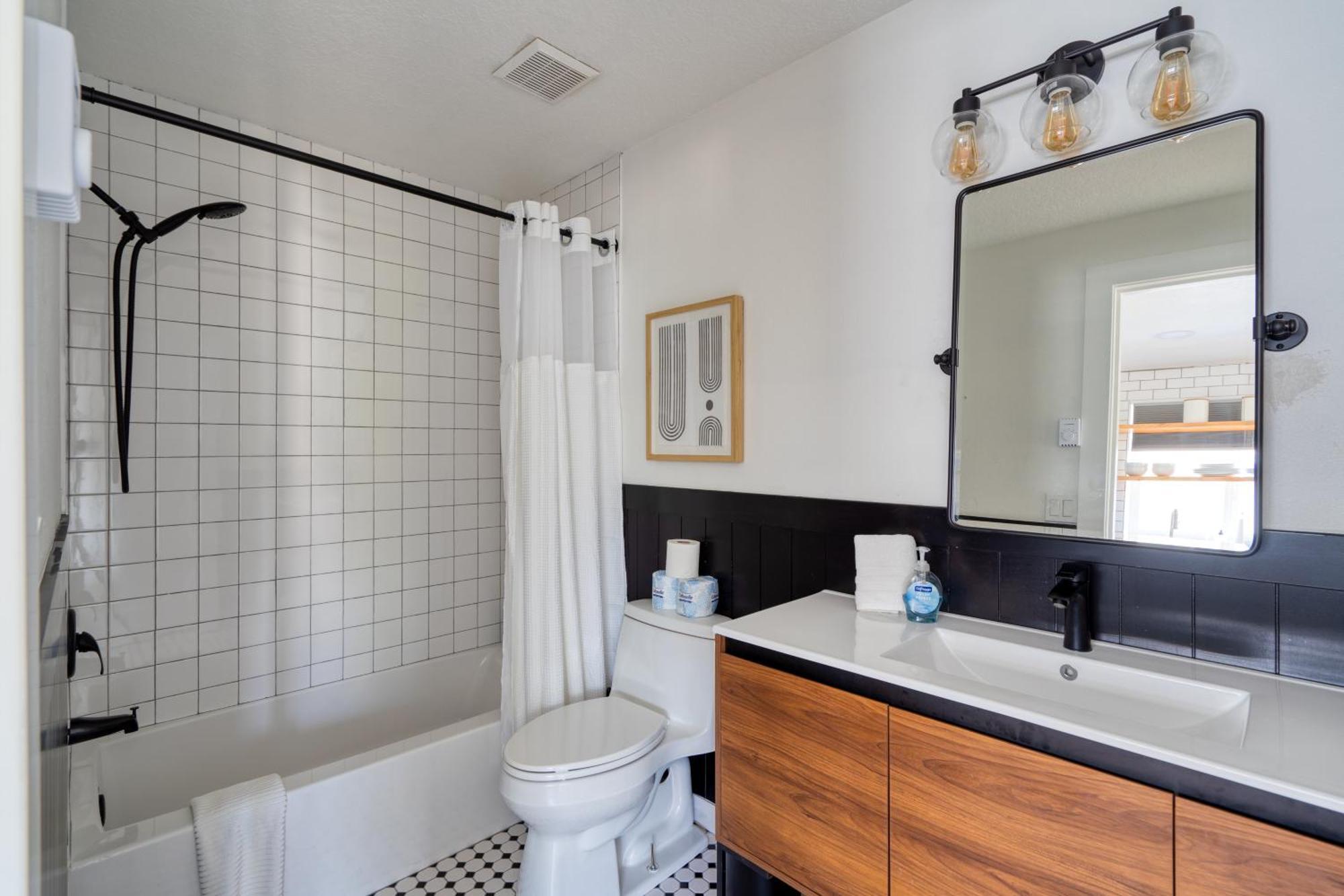 Apartment Collection - The Perfect Artist's Retreat In Woodstock Portland
