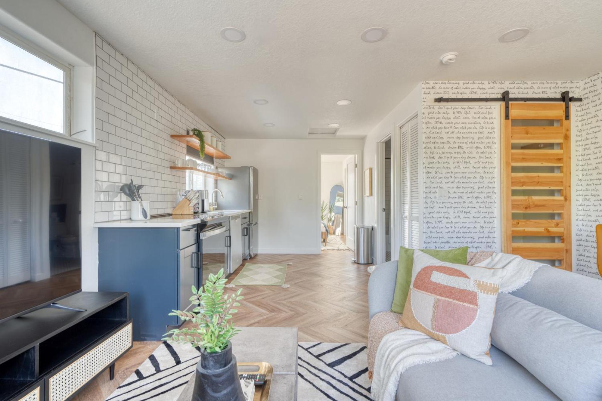Apartment Collection - The Perfect Artist's Retreat In Woodstock Portland