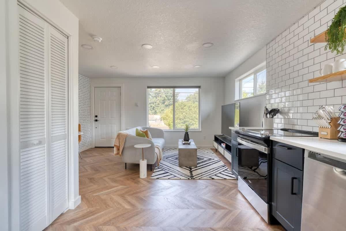 Collection - The Perfect Artist's Retreat In Woodstock Apartment